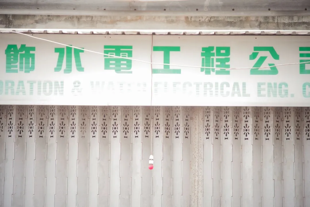重庆办公族肩颈疲劳缓解方案：精油推背与经络养生的协同作用分析