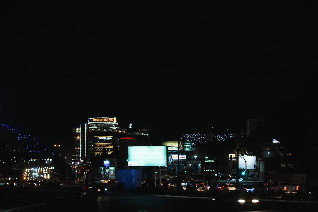 重庆办公族肩颈舒缓方案：精油推背与经络养生的协同效果解析